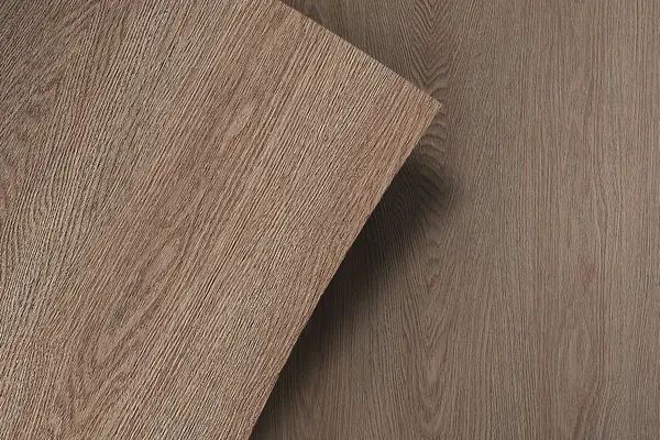 Radiant Rabbit ZX132 hout